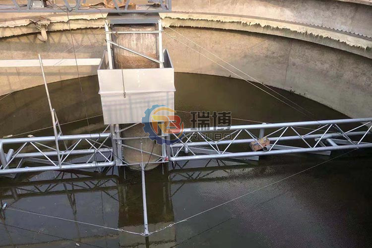 垂掛式吸泥機(jī)